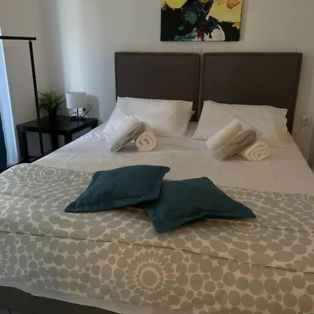 2 Bd Apt In Kolonaki - 4 Min Away From Metro Panepistimio Athens Exterior photo