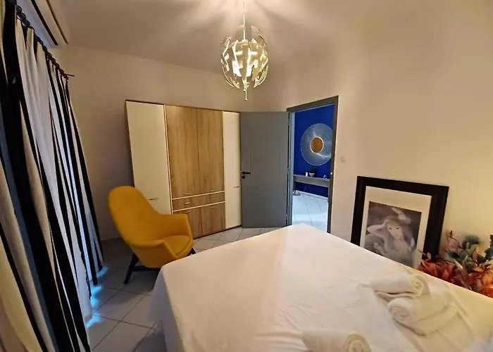 2 Bd Apt In Kolonaki - 4 Min Away From Metro Panepistimio