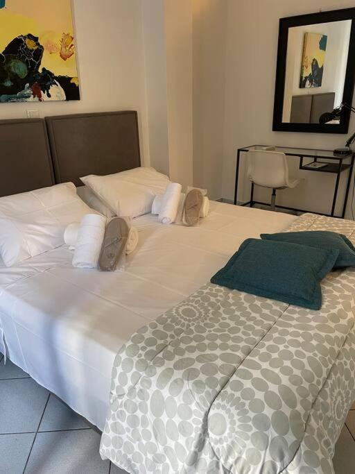 Apartment 2 Bd In Kolonaki - 4 Min Away From Metro Panepistimio *