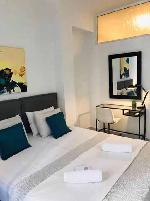 Apartment 2 Bd In Kolonaki - 4 Min Away From Metro Panepistimio *